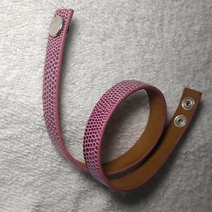 3/$15  NWOT Compass textured raspberry-rose adjustable snap-close wrap